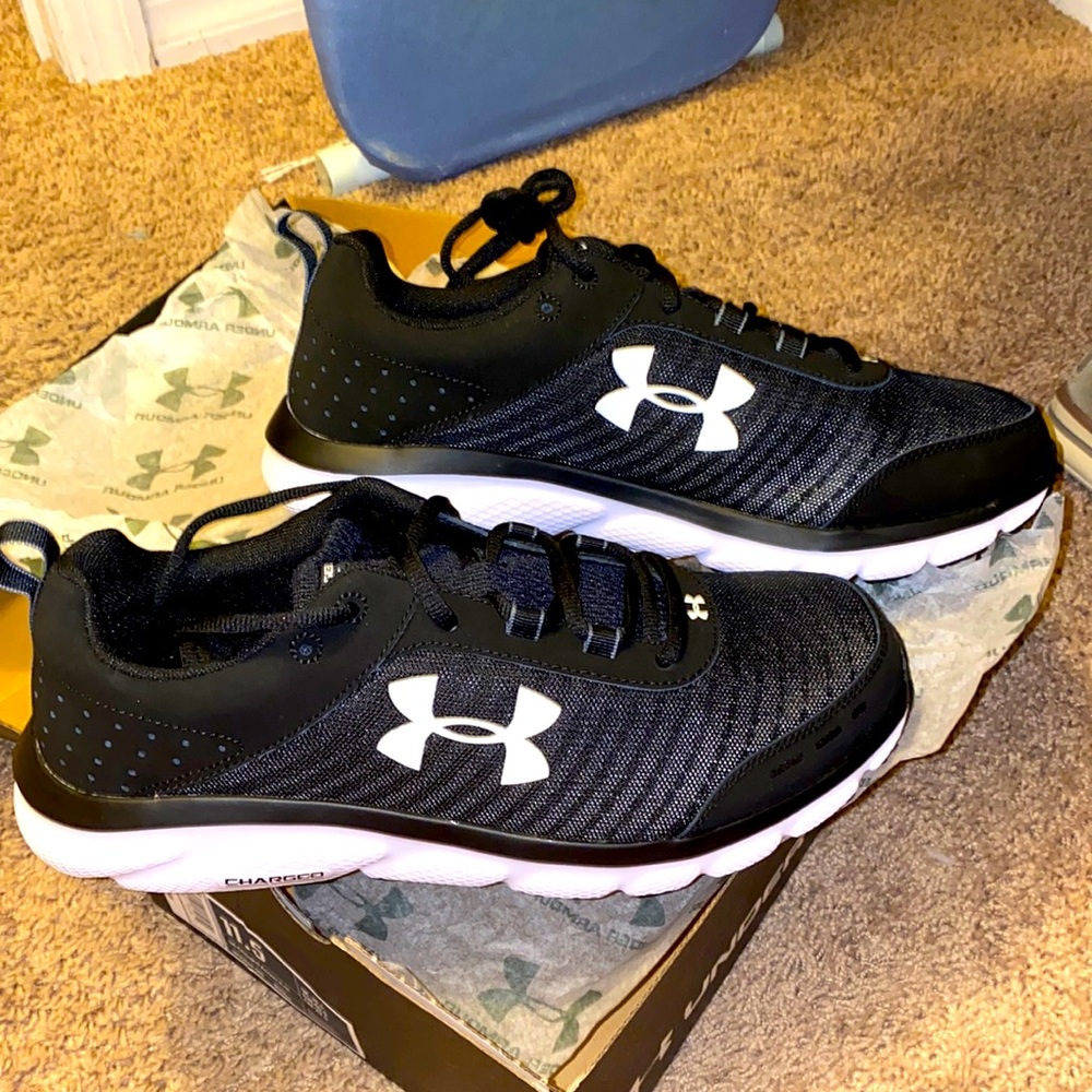 BRAND NEW, right out of the box, mens under armor sneakers